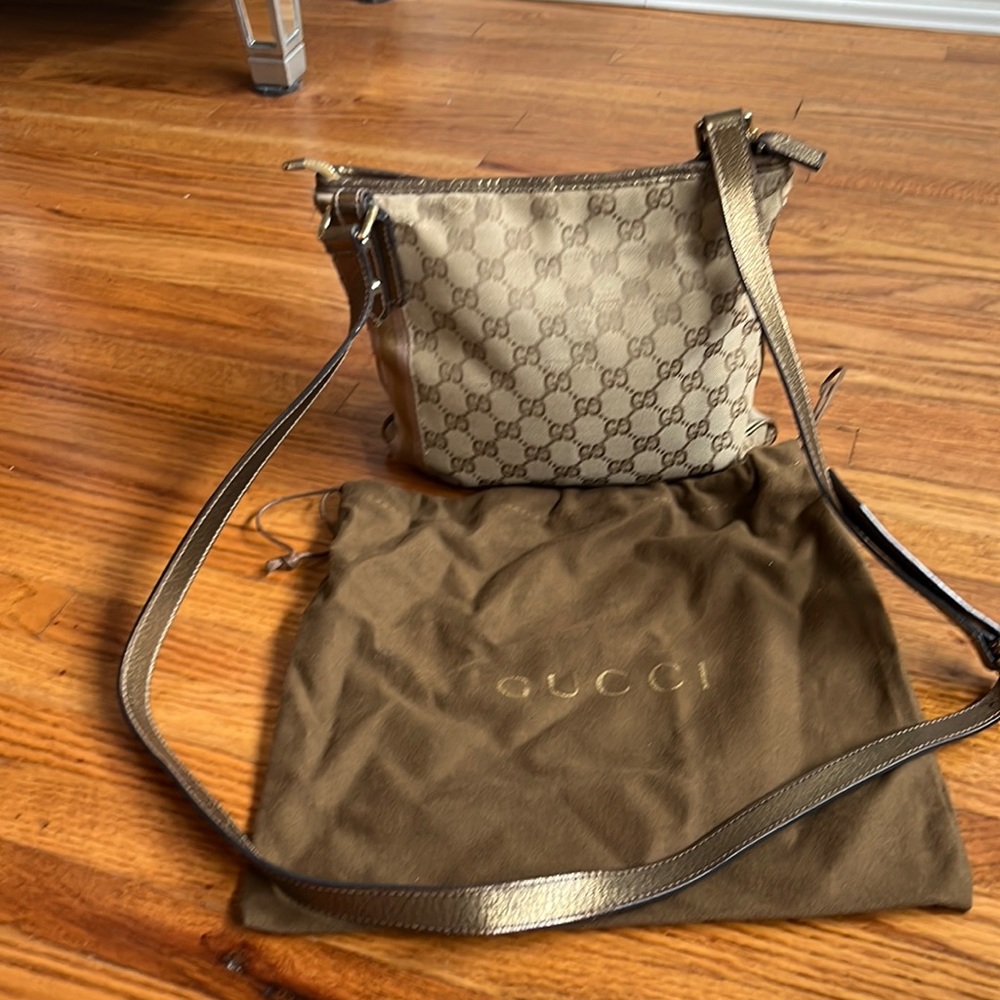 GUCCI GG Canvas Gold & Pink Messenger
Crossbody Bag